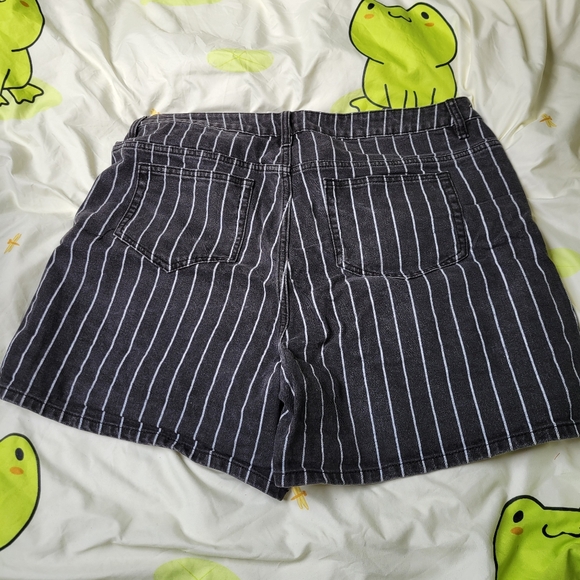 Hot topic shorts - Picture 2 of 3